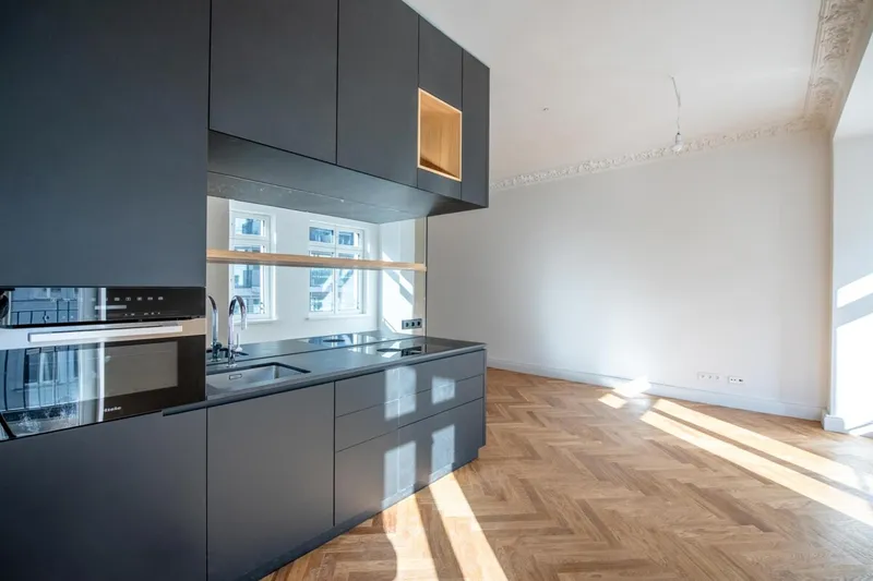 Exklusives Single-Apartment: Komplett saniert - mit Balkon — photo 1